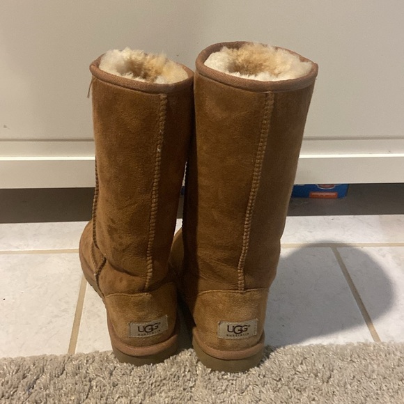Uggs, great condition camel colored UGG boots - Picture 2 of 8